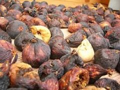 Dried figs: Photo courtesy of Mburnat via Wikipedia commons